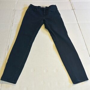 Everlane black wash skinny jeans with pockets in front and back & zipper 28 reg